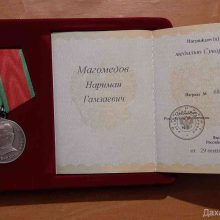 Нариман Магомедов награжден медалью Суворова